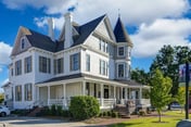 Walk to Coffee, Dining & Campus -Historic Studio