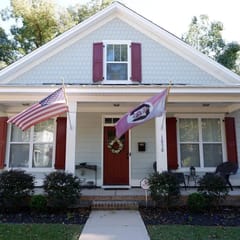 The Garnet Door Bungalow | 4BR 3BA Near DT Cola