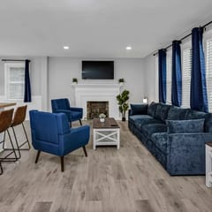 USC Hot Tub Time Machine | Sleeps 16