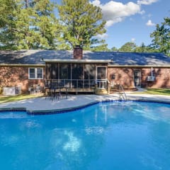The Family Cove - 4BR + Private Pool & Billiards