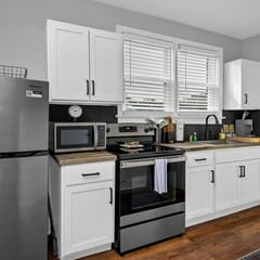 Walk to State St | 2 Beds + Queen Sleeper