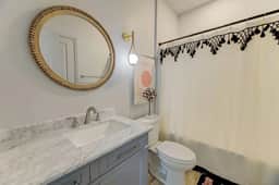 ☆ NEW Downtown Townhome ☆ 3 King Beds | Fast Wifi - Image 4