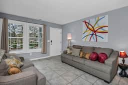 2BR Near Downtown | Walk to Hospital - Image 3