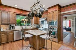 3BR Brick Cottage | Mins to USC & Riverbanks Zoo! - Image 2