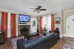 3BR Brick Cottage | Mins to USC & Riverbanks Zoo! - Image 4