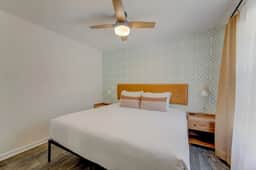 A Sunny & Stylish 4BR/3BA w King Beds & WiFi - Image 5