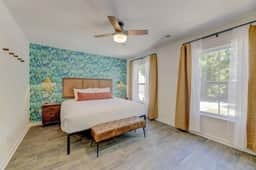 A Sunny & Stylish 4BR/3BA w King Beds & WiFi - Image 4