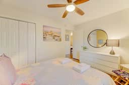 Comfy Cozy and Convenient Condo - Image 2