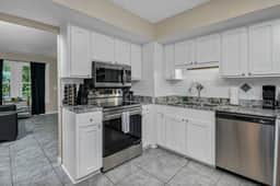 Cozy 2BR Near Prisma | Minutes to Downtown - Image 3