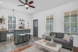 Downtown Farm Charm | Modern 1BR | Mins to USC - Image 3