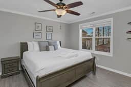 Lake Murray Group Getaway | Sleeps 10 | Kayaks - Image 3