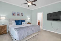 Lounge on Lakewood | Sleeps 10 | Lakefront! - Image 3