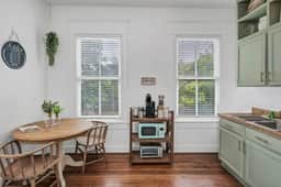 Melrose Heights 1BR | Mins to USC | Sleeps 4! - Image 4