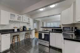 Sweet Suite on Sunset Home + Guest House | - Image 4