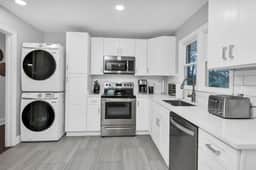 Pristine 3BR | Centrally located & Pet Friendly - Image 2
