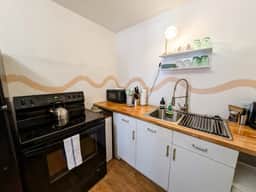 The Rainbow Room | Studio Apartment - Image 3