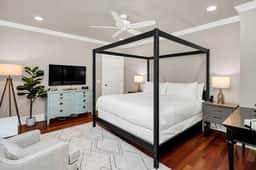 The Wren | 2 BR 2.5 BA | Newly Renovated w/ Hot Tub - Image 2