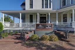 Walk to Coffee, Dining & Campus -Historic Studio - Image 5