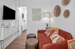 Walk West Cola Mini Pad | Tiny House | Shared Yard - Image 4