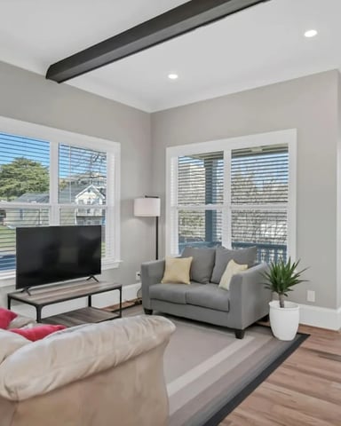 Spacious living area in a downtown Columbia vacation rental