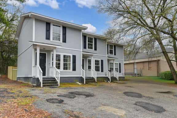 2BR Near Downtown | Walk to Hospital - Image 1
