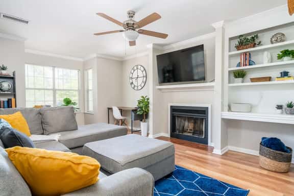 Charming Upstairs Apt in Irmo | 3 BR | Sleeps 6 - Image 1