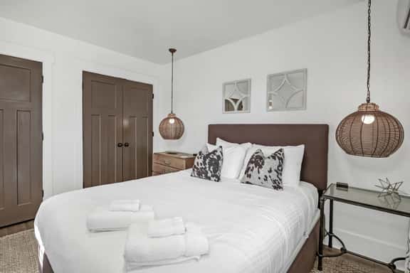 Downtown Cottage with Zen Garden - Image 1