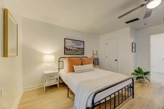 Funky River Efficiency Apt | Upstairs 1BR 1BA - Image 1