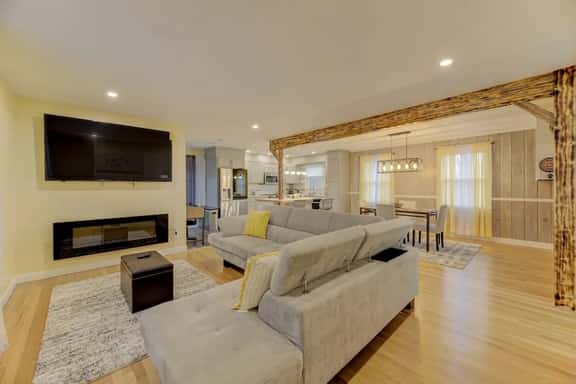 Home Away From Home | Eau Claire NBHD 3BR 2BA - Image 1