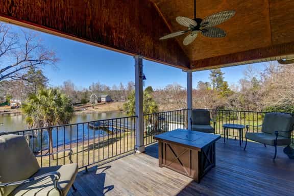 Lake Murray Group Getaway | Sleeps 10 | Kayaks - Image 1