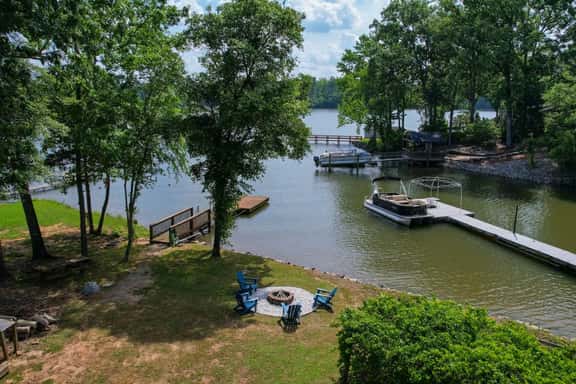 Lounge on Lakewood | Sleeps 10 | Lakefront! - Image 1