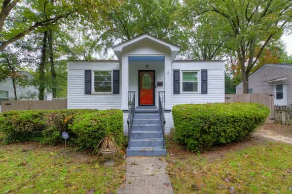 Lounge On Lincoln | Pet Friendly | 3BR Sleeps 6 - Image 1