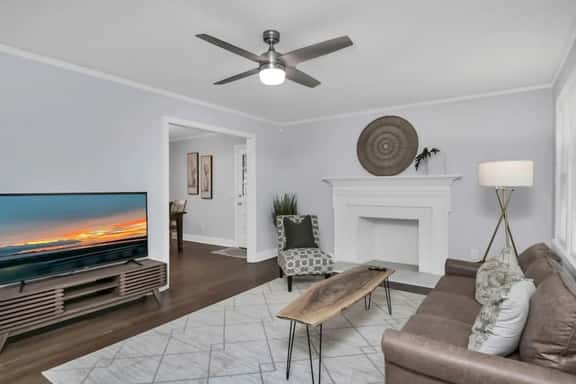Pristine 3BR | Centrally located & Pet Friendly - Image 1
