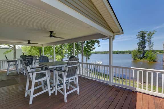 Spacious Split-Level Retreat| Sleeps 11 - Image 1
