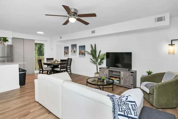 Stay West Side | 2 BR | Minutes from Downtown - Image 1