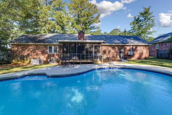The Family Cove - 4BR + Private Pool & Billiards - Image 1