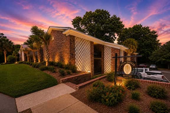 The Flamingo Suite | 1 King | Newly Renovated! - Image 1