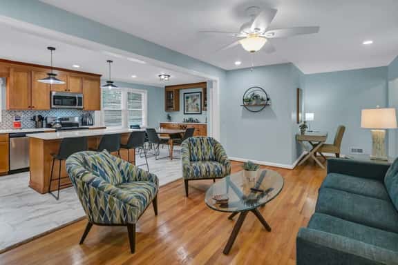 The Garden House | Sleeps 11 | Near USC - Image 1