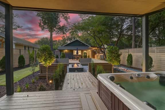 The Indigo - 2BR w/Hot Tub & Outdoor Space - Image 1