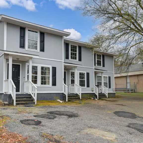 2BR Near Downtown | Walk to Hospital - Image 1