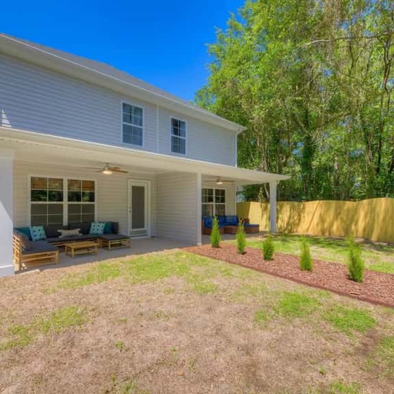 A Sunny & Stylish 4BR/3BA w King Beds & WiFi - Image 1