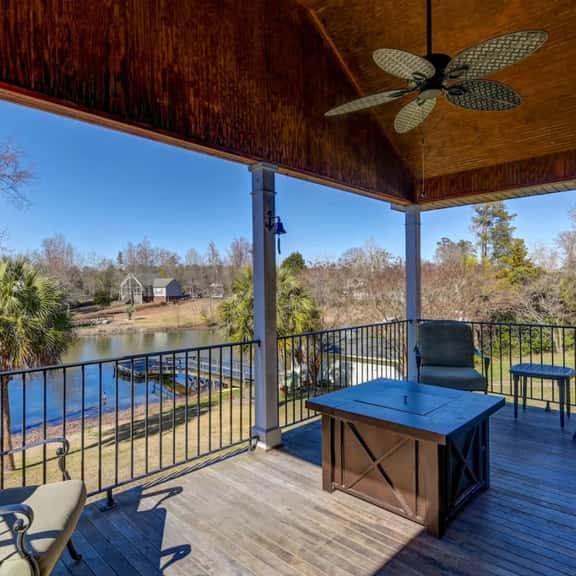 Lake Murray Group Getaway | Sleeps 10 | Kayaks - Image 1