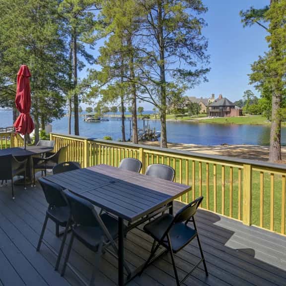 The Cardinal's Nest| Sleeps 9 | Close In - Image 1