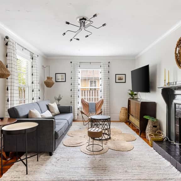 Walk West Cola @Historic Mill House 2 bed, 1 bath - Image 1