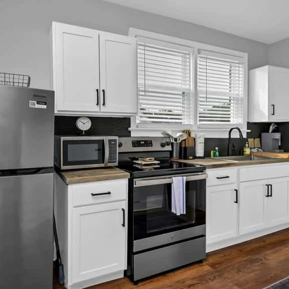 Walk to State St | 2 Beds + Queen Sleeper - Image 1
