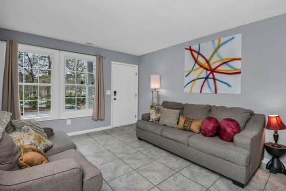 2BR Near Downtown | Walk to Hospital - Image 3