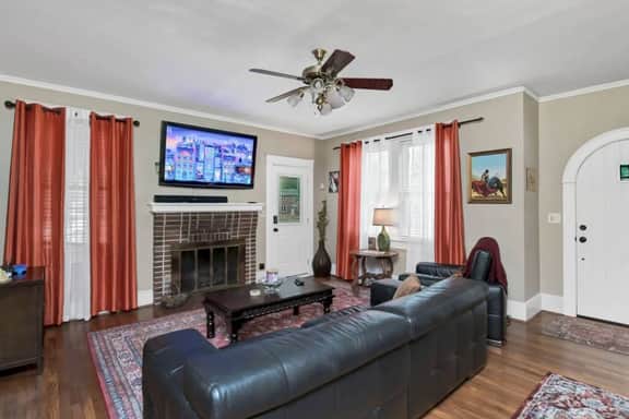 3BR Brick Cottage | Mins to USC & Riverbanks Zoo! - Image 4