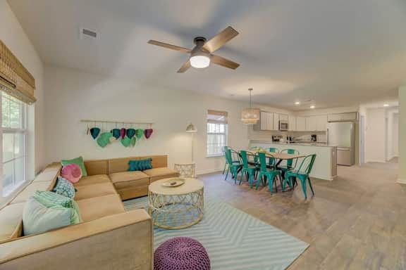 A Sunny & Stylish 4BR/3BA w King Beds & WiFi - Image 2