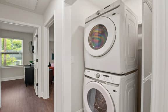 B-Contemporary Columbia Duplex| Near USC & Main St - Image 5