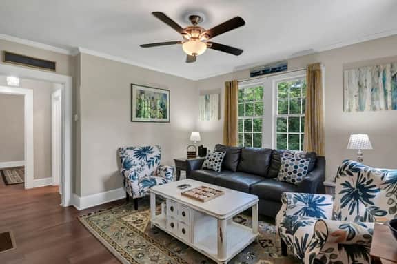 Blue Bungalow | 2BR 1BA | Lexington - Image 4